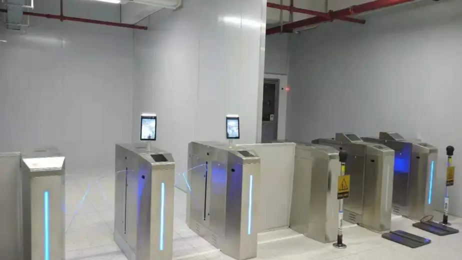 Антистатический доступный элемент