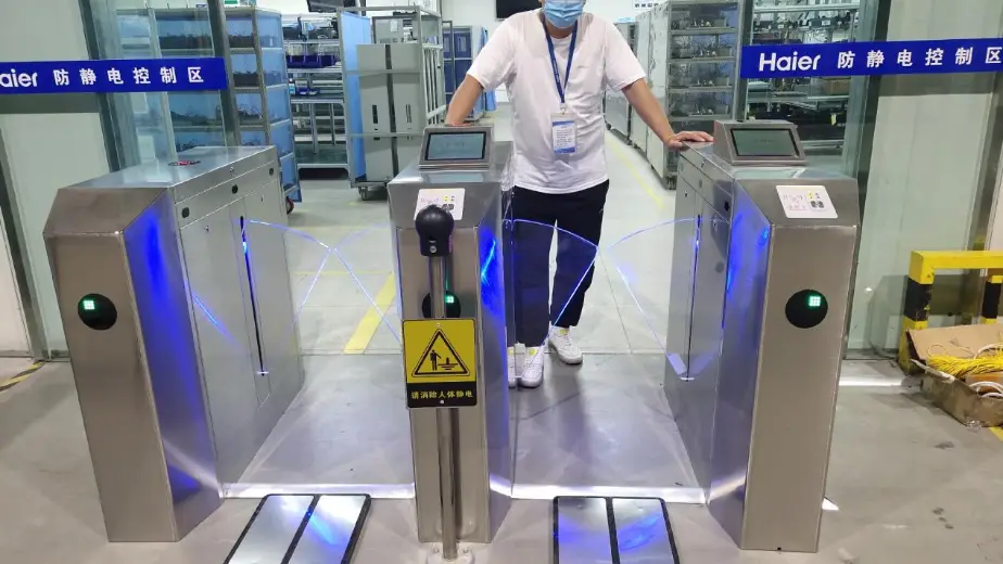 Система контроля доступа для обнаружения статического обнаружения ESD