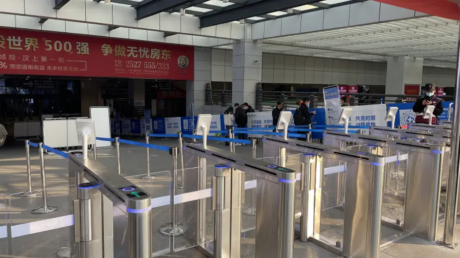 Гейт управления доступом с QR-кодом