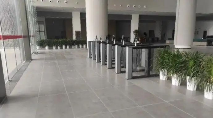 Защитные качающиеся турникеты