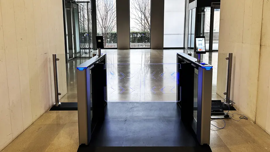 Система управления доступом к распознаванию лиц