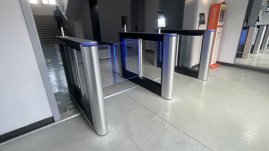 Поворотный барьер для офисных зданий